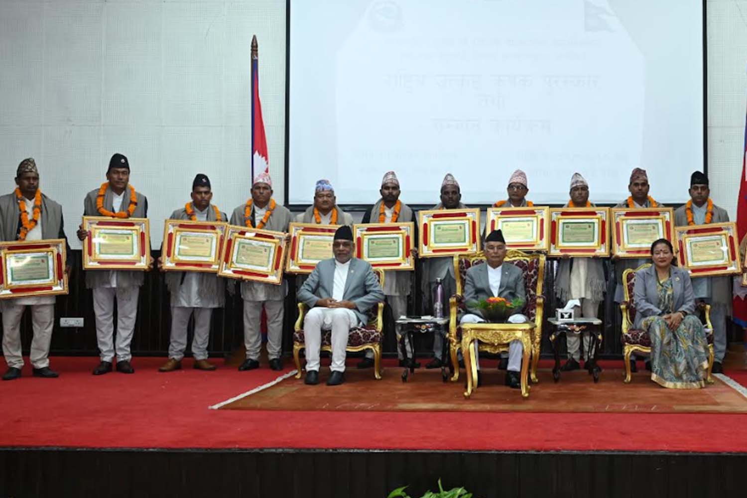 Who is the farmer who will be honored with the National Best Farmer Award?